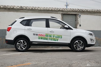 2016款宝骏560 .1.8L AMT智能手动豪华型 (白色)