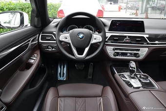 2018款宝马7系730Li 2.0T自动尊享型M运动套装