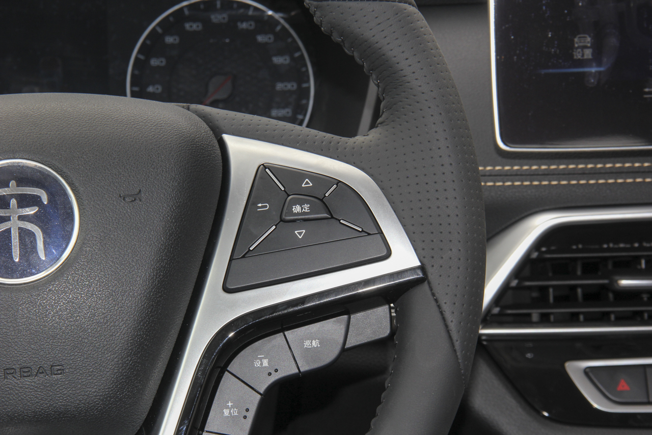 2019款比亚迪宋1.5TI手动智联越动型