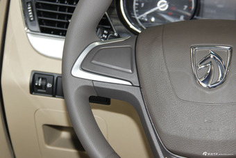 2016款宝骏730 1.5T手动舒适版 7座