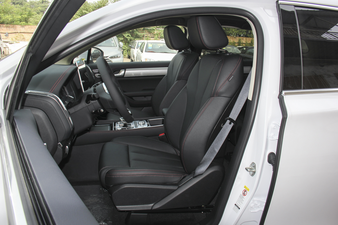 2018款比亚迪唐新能源2.0T全时四驱智联创享型7座