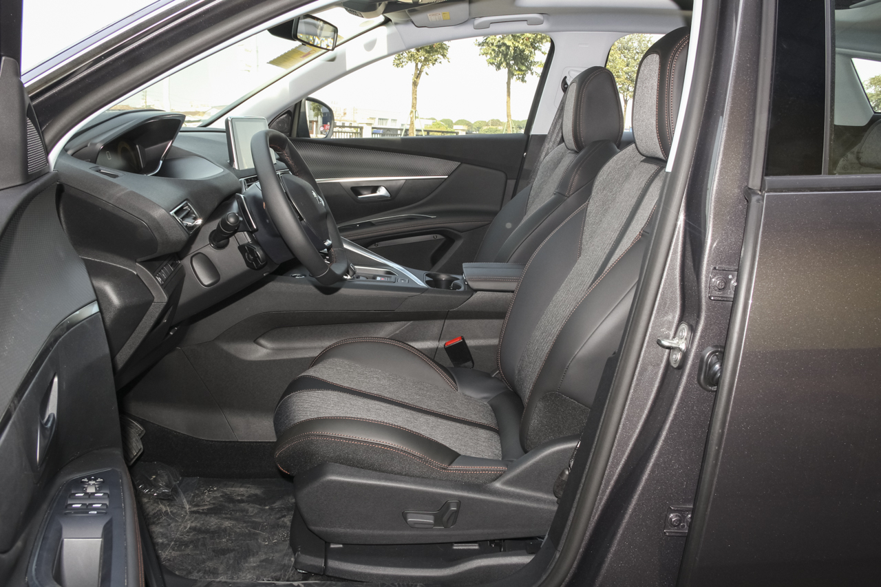 2017款标致4008 1.6T自动350THP精英版