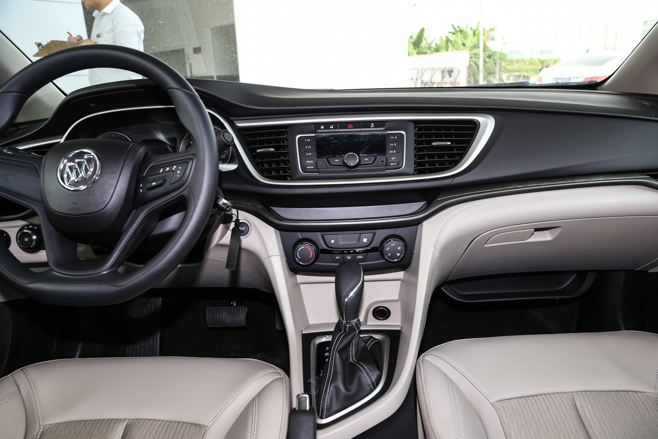 2016款英朗1.5L自动精英型15N 雪域白