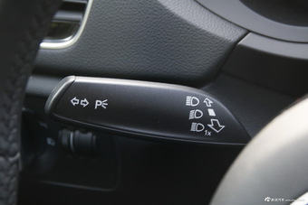 2016款奥迪Q3 1.4T自动30TFSI风尚型