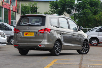 2016款风行S500 1.5L手动舒适型 闪耀金