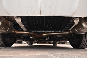 2017款改款奔驰C级C180L 1.6T自动时尚型运动版