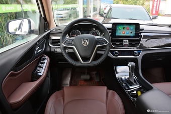 2017款宝骏560 1.5T DCT旗舰型