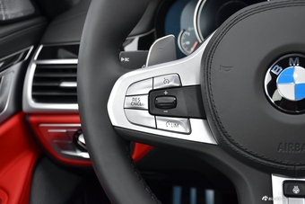 2018款宝马7系740Li 3.0T自动尊享型M运动套装xDrive黑焰版