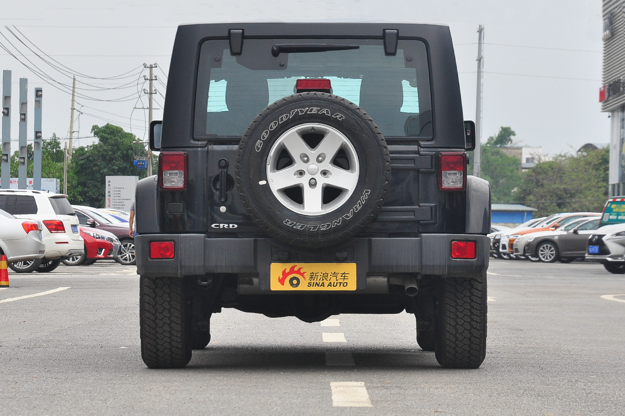 2015款牧马人2.8TD自动四门舒享版Sahara