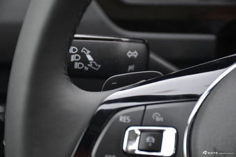 2017款途观L 2.0T 自动四驱至尊旗舰版380TSI