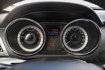 2015款揽福2.4L手动汽油两驱标准型