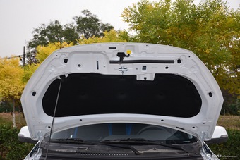 2017款瑞虎3X 1.5L手动版I 白色