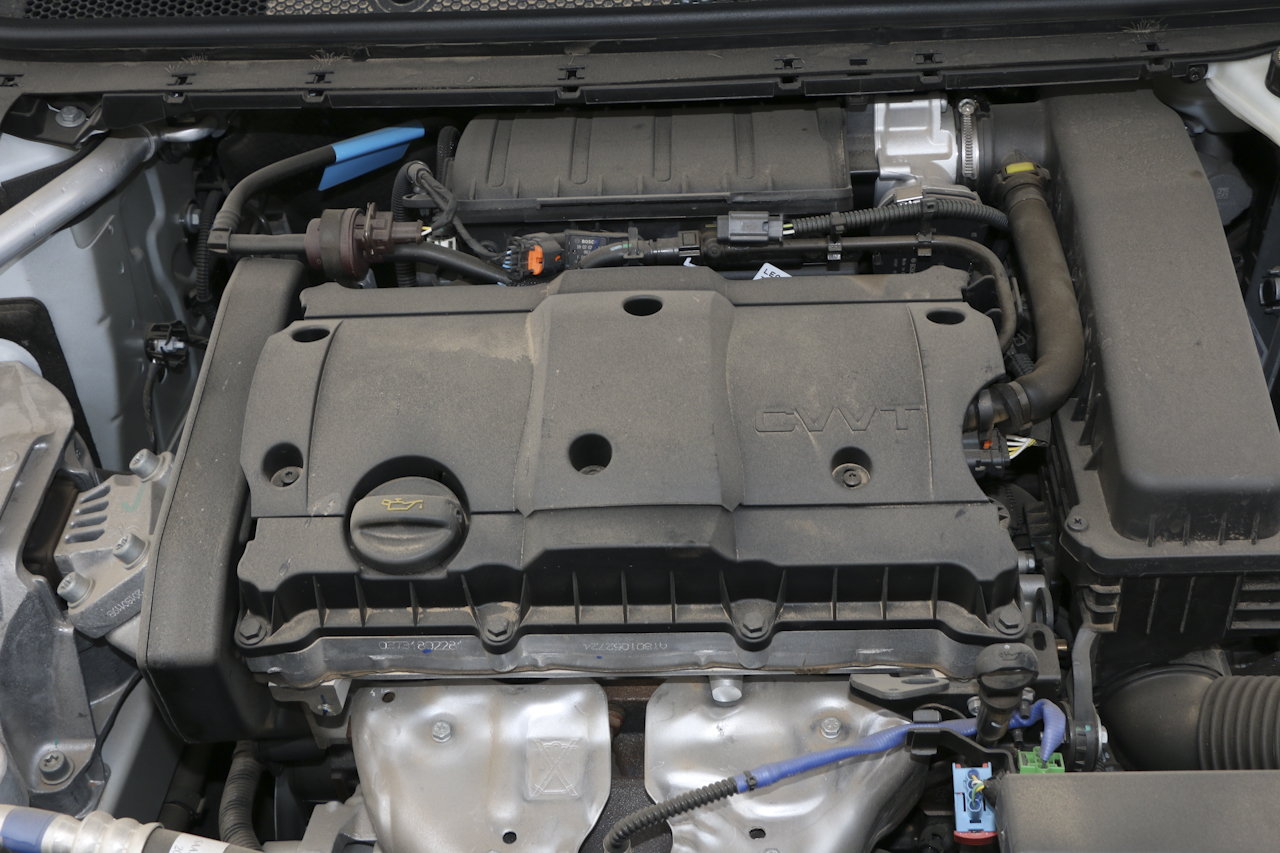 2018款标致308 1.6L手动时尚版