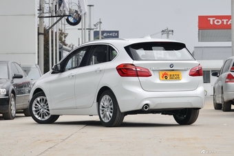 2018款宝马2系旅行车218i 1.5T自动领先型