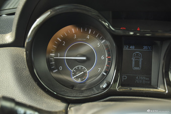 2016款驭胜S350 2.0T手动四驱汽油豪华天窗版5座