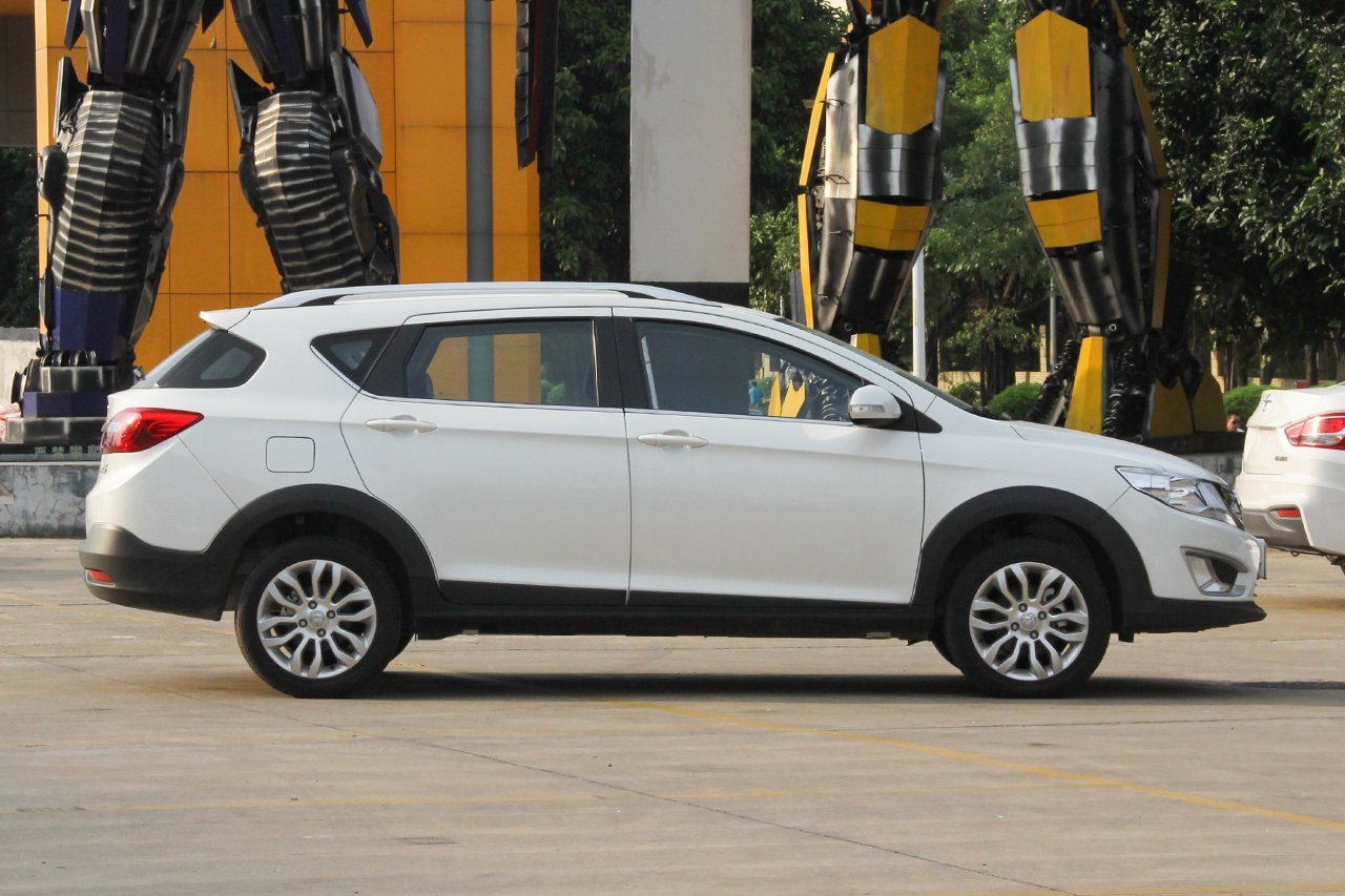 2017款风神AX3领先版1.5L手动尚酷型