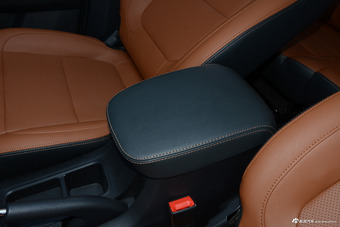 2016款长安CX70 1.6L手动豪华型