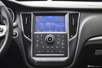 2016款众泰SR7 1.5T手动魔方之路版