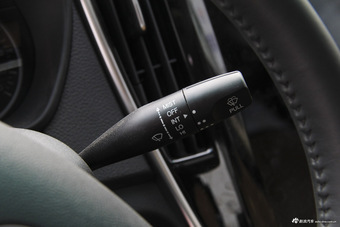 2017款比亚迪秦1.5T自动尊贵型