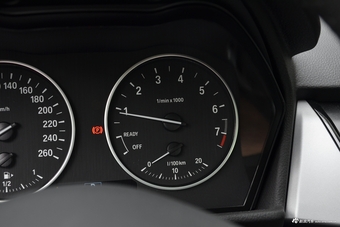 2018款宝马2系旅行车218i 1.5T自动时尚型