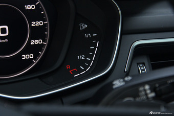 2017款奥迪A4L 2.0T自动40TFSI风尚型 