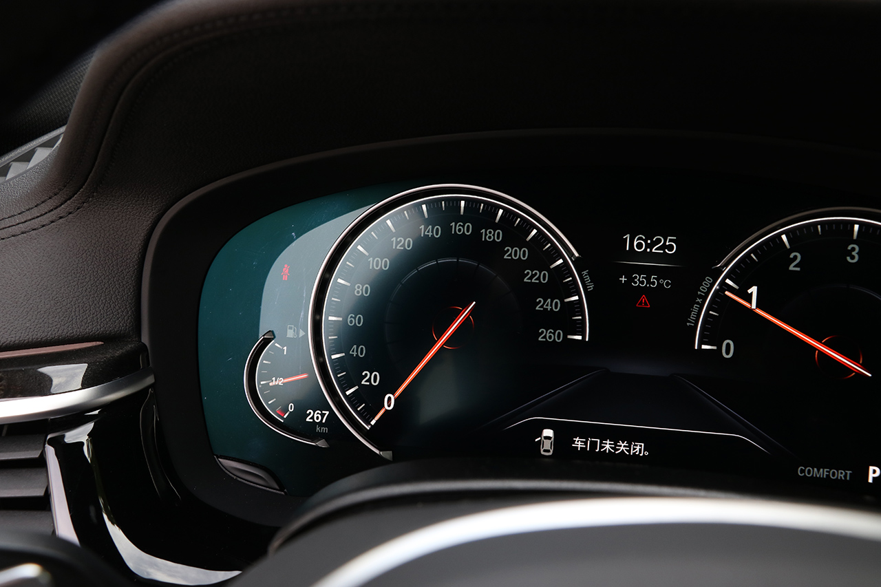 2018款宝马5系改款2.0T自动530Li尊享型M运动套装