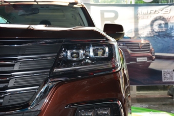 2018款荣威RX8 2.0T自动智联网四驱旗舰版