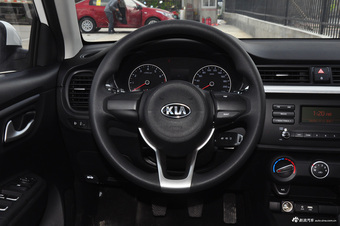 2017款起亚K2 1.4L手动GLS三厢