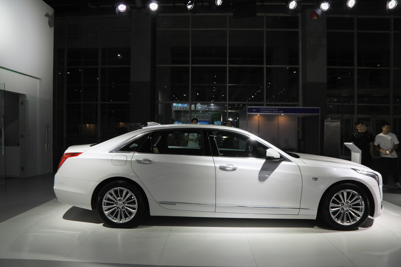 CT6 PLUG-IN