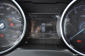 2016款众泰SR7 1.5T自动魔方之路版