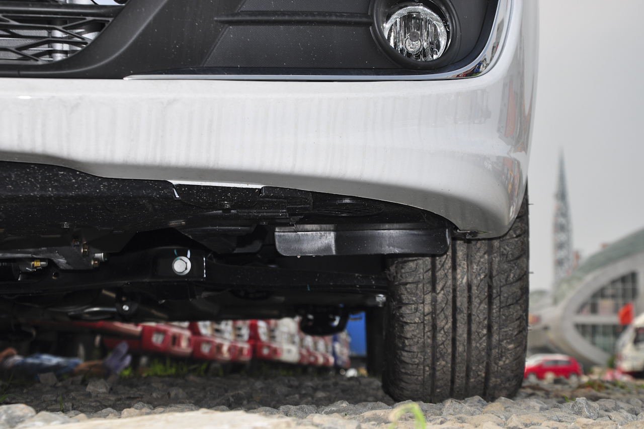 2015款奇瑞E3 1.5L手动趣尚版 冰川白