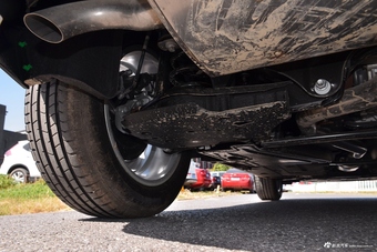 2019款沃尔沃XC40 2.0T四驱破晓冰雪白T4