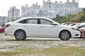 2017款荣威i6 1.5T自动互联网智尊版20T