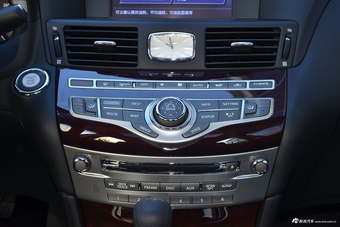 2019款英菲尼迪Q70L 2.0T自动豪华版