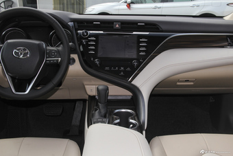 2018款凯美瑞2.5G自动豪华版