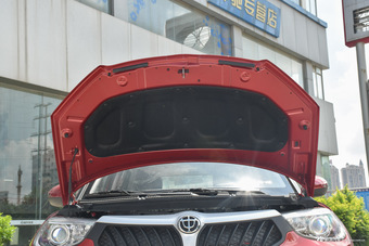 2016款中华V3 1.5L自动舒适型 炫耀红