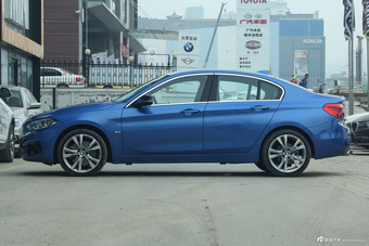 2017款宝马1系120i自动设计套装型 
