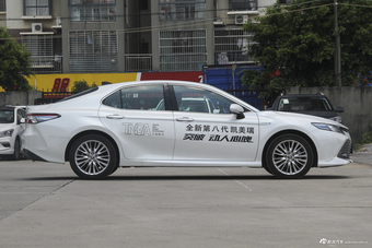 2018款凯美瑞2.5HQ自动旗舰版