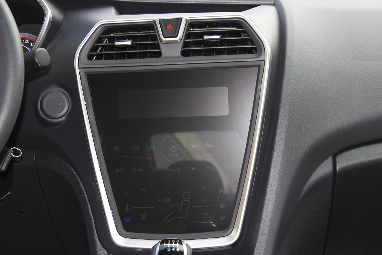 2017款海马福美来1.6L手动舒适型