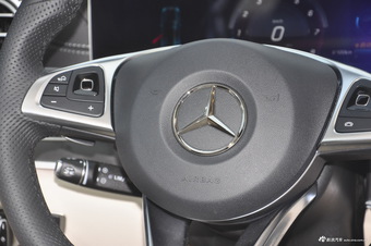 2016款奔驰E级2.0T自动E300L 运动豪华型