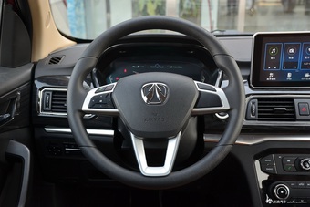 2017款北汽威望 M50f 1.3T手动豪华型（红）