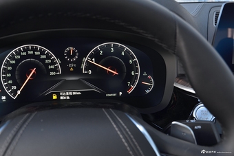 2019款宝马5系2.0T自动530Li 尊享型豪华套装