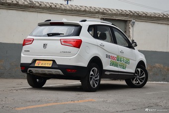 2016款宝骏560 .1.8L AMT智能手动豪华型 (白色)