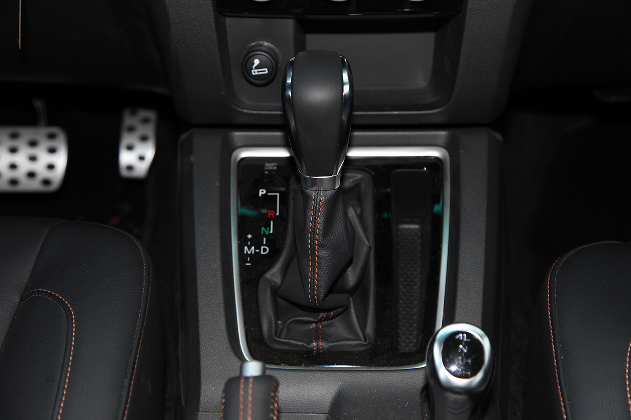 2016款北京BJ40L 2.3T自动四驱尊享版