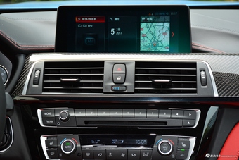 2017款宝马M4自动敞篷轿跑车