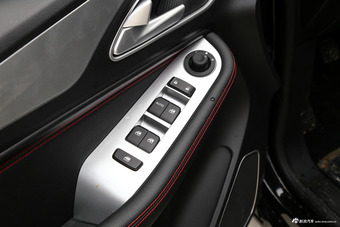 2017款宝骏560 1.5T 手动舒适型7座 