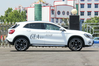 2018款奔驰GLA级 2.0T自动220 4MATIC运动型