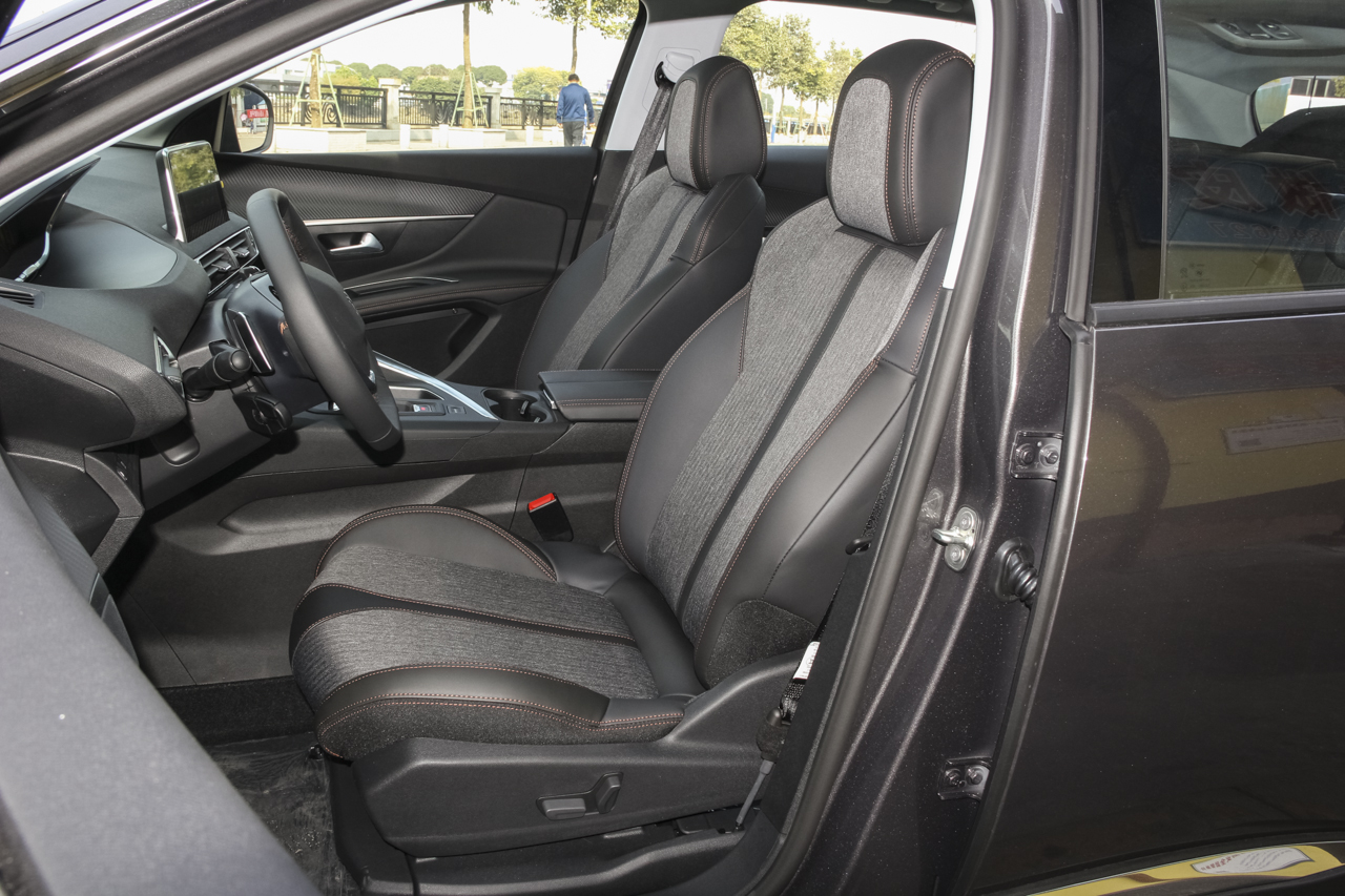 2017款标致4008 1.6T自动350THP精英版