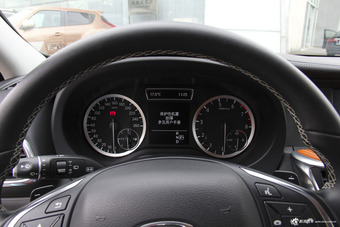 2017款英菲尼迪QX30 1.6T自动两驱运动版