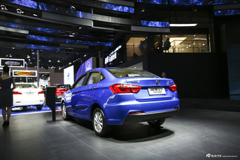 长安悦翔V7 1.0T GDI